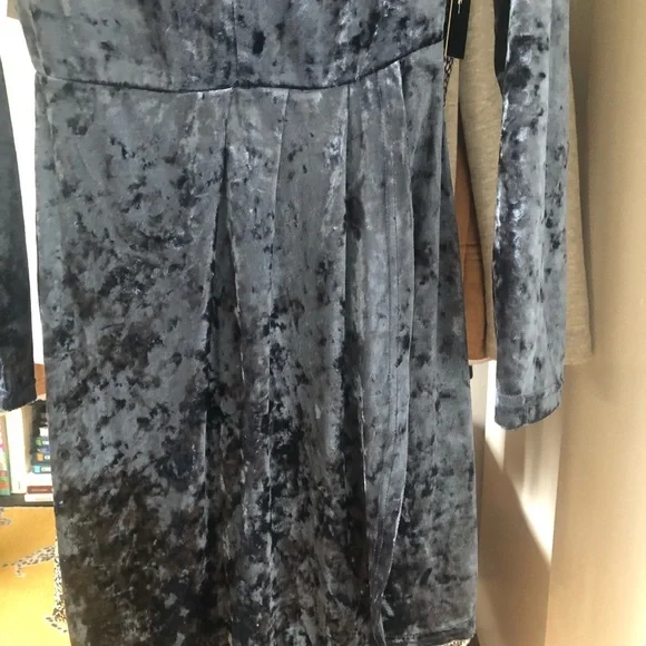 Lulu's, Long Sleeve Asymmetrical Dress, Slate Blue Velvet, size XS, NWT - Picture 6 of 7